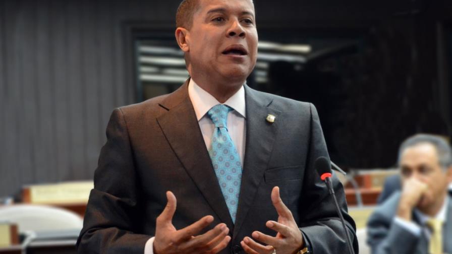 Diputados del PRD exigen a Hipólito acatar las reglas del partido