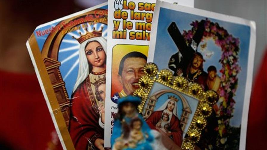 Los chavistas están endiosando a Hugo Chávez