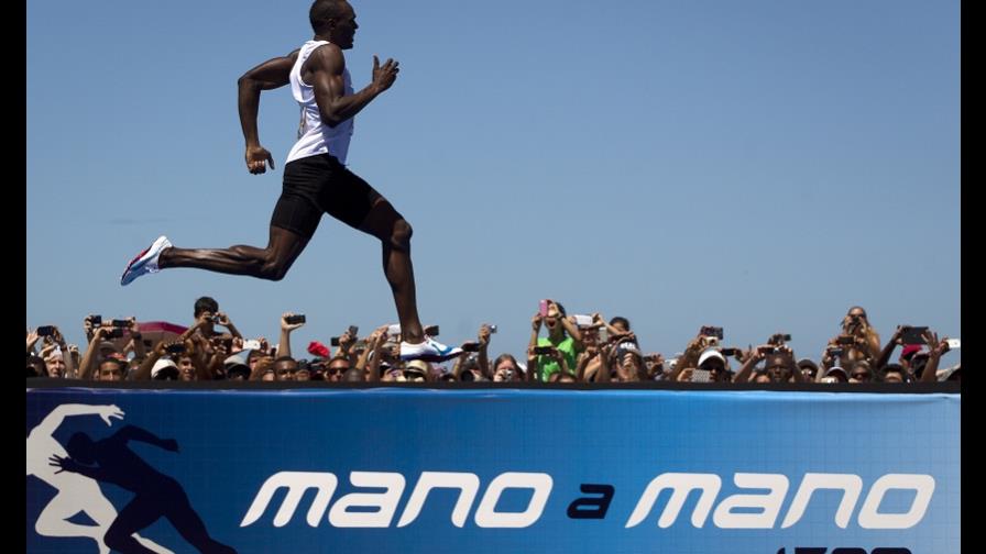 Usain Bolt gana carrera de 150 metros en Copacabana
