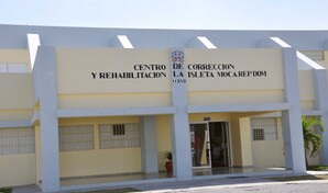 Ocho reclusos se resisten a requisa en c&aacute;rcel de Moca y cuatro terminan heridos