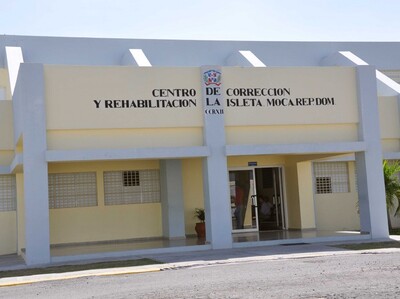 Privados de libertad en Moca protagonizan incidente tras requisa