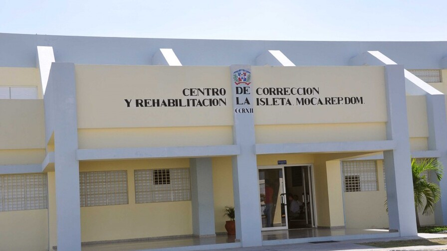Ocho reclusos se resisten a requisa en c&aacute;rcel de Moca y cuatro terminan heridos