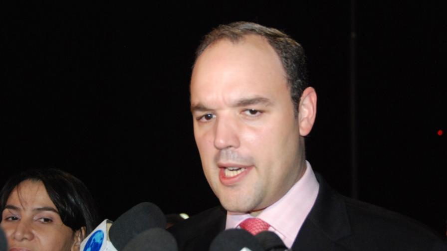 Ministro justifica alza de precios de combustibles