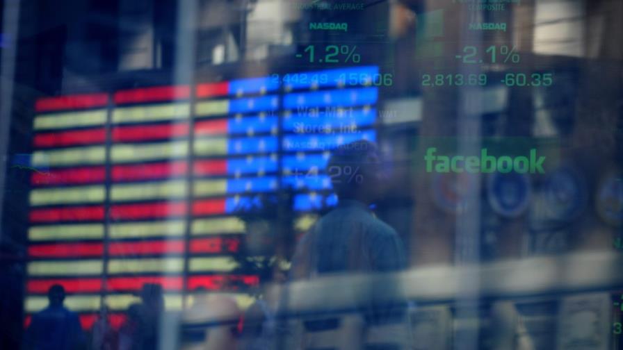 Acción de Facebook supera los 38 dólares