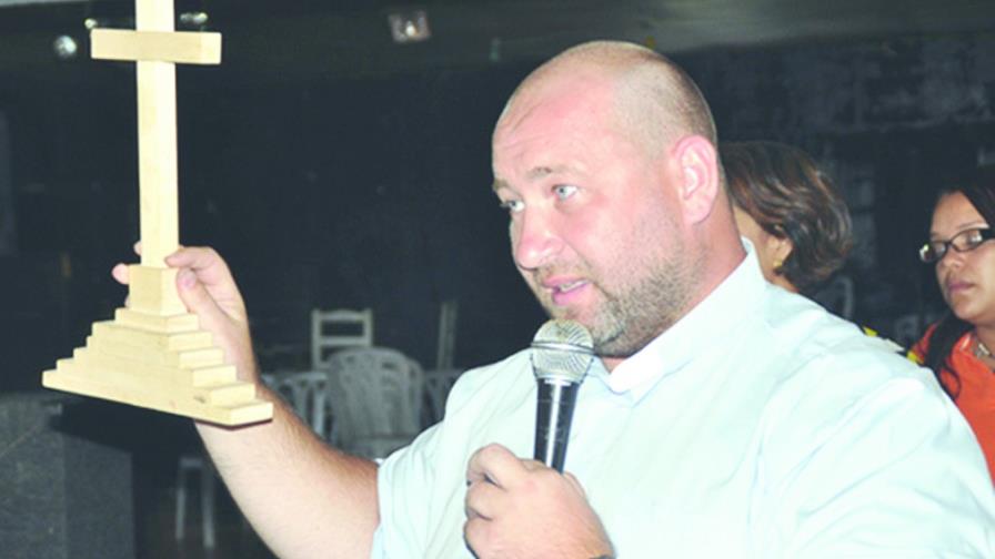 El padre Alberto Gil abusó sexualmente de siete menores