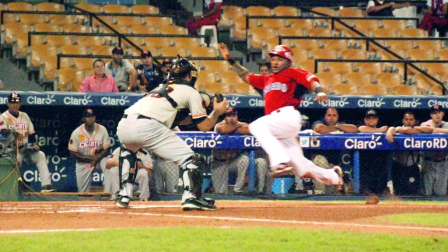 El Escogido blanqueó 2-0 a los Gigantes