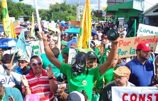 Miles marchan en Bonao a favor declaren Loma Miranda Parque Nacional