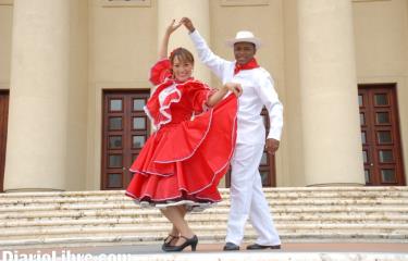 Danzas folclóricas y música criolla en el mes de la Patria - Diario Libre