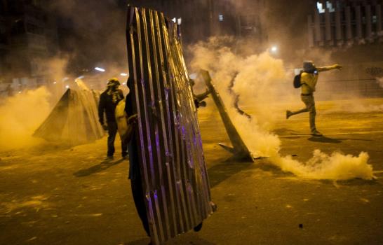 Violentos incidentes anoche en Caracas dejaron un militar muerto