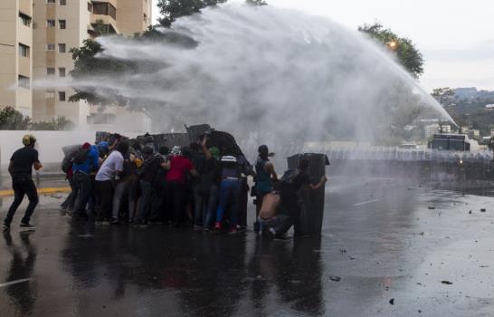 Violentos incidentes anoche en Caracas dejaron un militar muerto