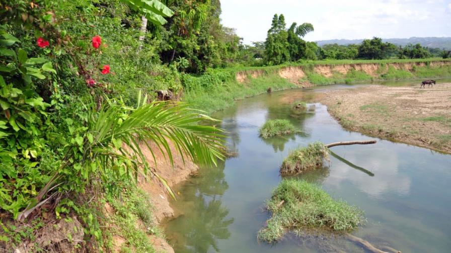 Las extracciones de materiales reducen el caudal del río Yásica