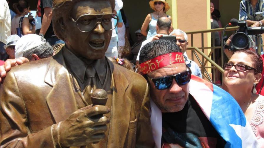 Levantan estatua dedicada a Héctor Lavoe en su pueblo puertorriqueño de Ponce