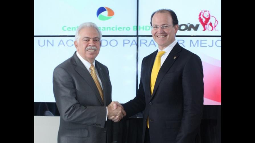 La Junta Monetaria aprueba la fusión de los bancos BHD y León