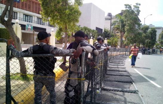 Más de 400 policías custodian el Congreso Nacional por marcha Loma Miranda