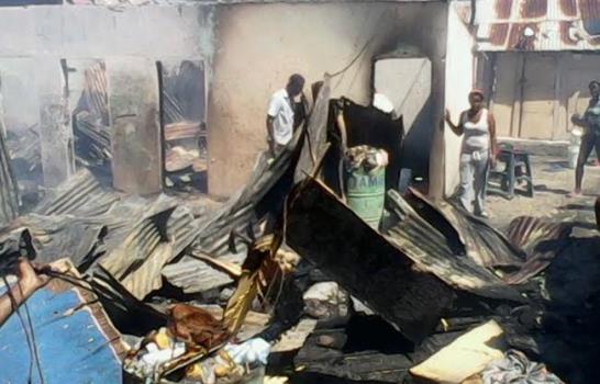 Fuego afecta 26 habitaciones de cuartería de Barrio Haití Chiquito, en Punta Cana