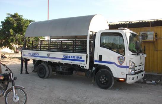 Hombres armados irrumpe en asamblea de camioneros de Boca Chica