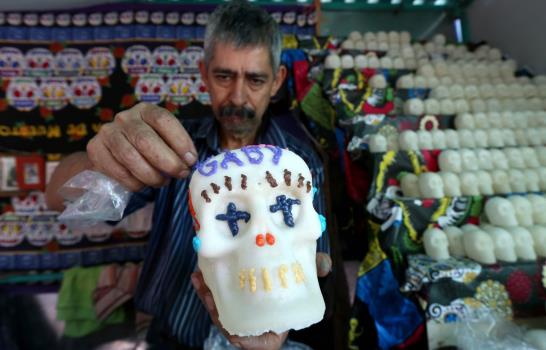 Símbolos, color y tradición matizan Día de Muertos en México