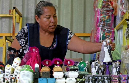 Símbolos, color y tradición matizan Día de Muertos en México