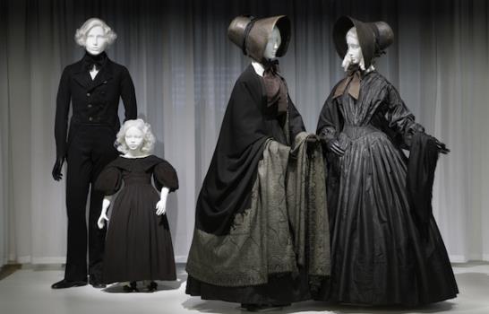 Un siglo de vestimenta de luto victoriana