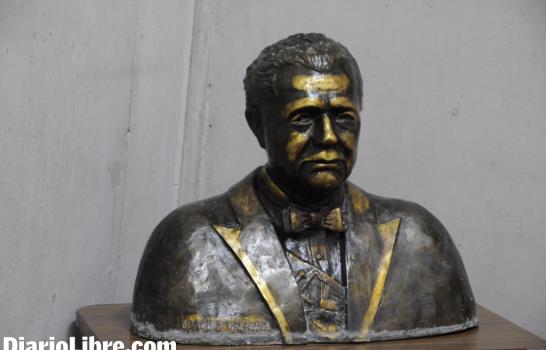 Remueven el busto de Joaquín Balaguer en el Faro a Colón para evitar que sea hurtado