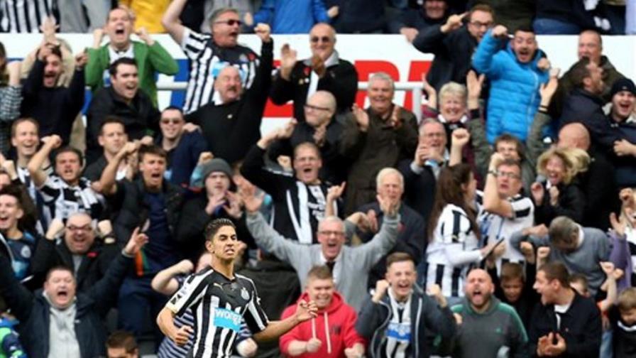 El Newcastle vence a Liverpool 1-0 con gol de Ayoze