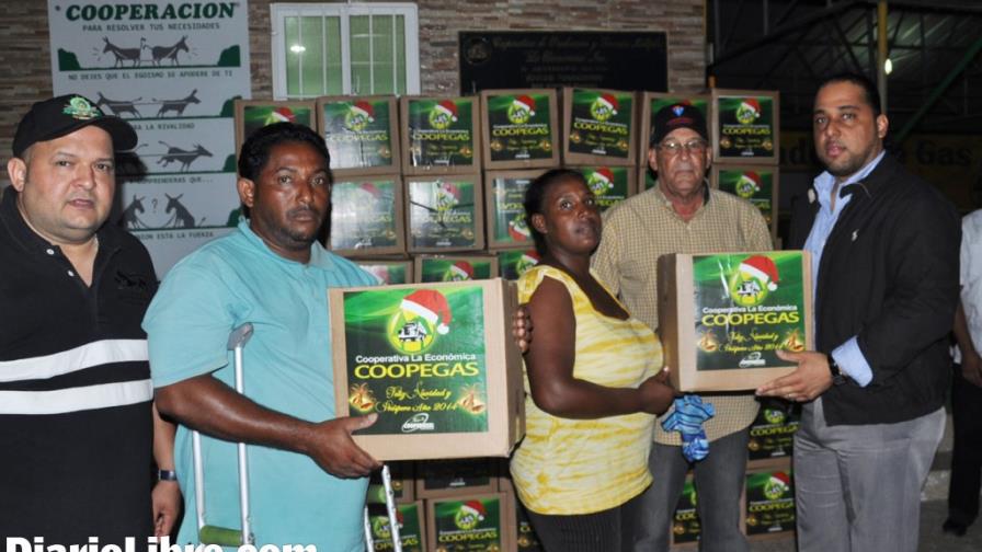 La Cooperativa La Económica entrega cajas navideñas