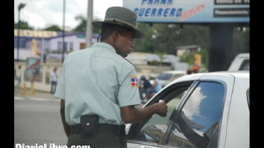 AMET inicia operativo para detener vehículos que transiten sin el marbete