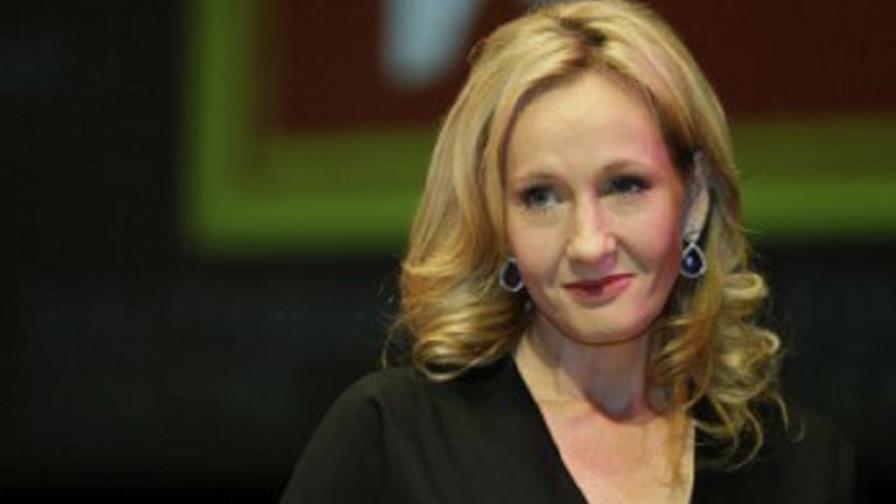 Multado abogado de Jk Rowling por filtrar identidad del pseudónimo de autora