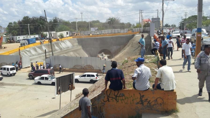 La excavación del túnel del metro atrae mirones; alertan que hay que dragar el río Ozama La excavación del túnel del metro atrae mirones; alertan que hay que dragar el río Ozama