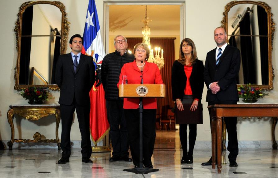 Bachelet viaja a zona del terremoto en el norte de Chile Bachelet viaja a zona del terremoto en el norte de Chile
