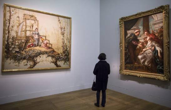 El museo Louvre Abu Dabi se presenta en París con su maqueta y 160 obras