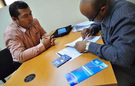 Solo 12 extranjeros iniciaron en Santiago el proceso del Plan de Regularización