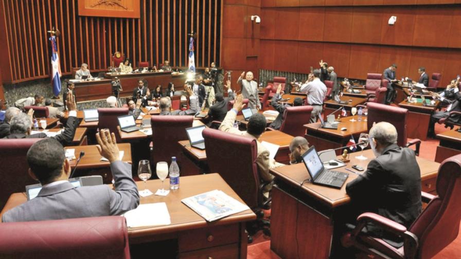 Legisladores piden al padre Rogelio probar que recibieron dinero por Loma Miranda