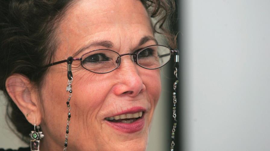 Julia Álvarez: La literatura ejercita la imaginación y el corazón Julia Álvarez: La literatura ejercita la imaginación y el corazón