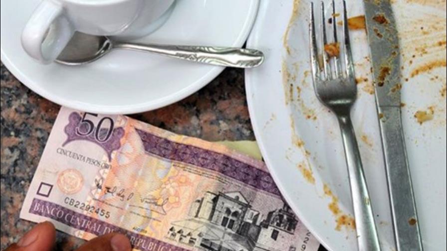 Cobran el 10% de la propina por los alimentos para llevar Cobran el 10% de la propina por los alimentos para llevar