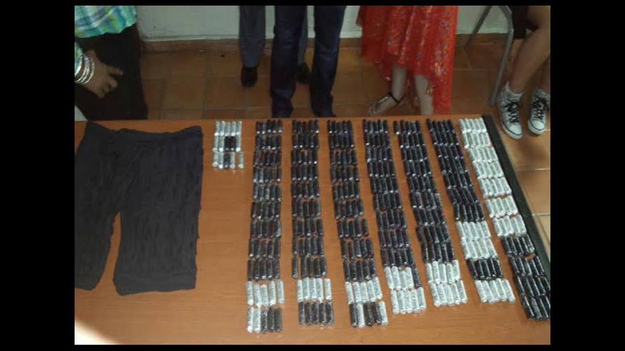DNCD decomisa 400 bolsitas de droga a una española DNCD decomisa 400 bolsitas de droga a una española