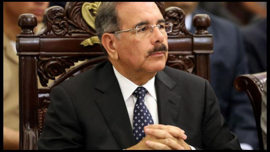 Danilo Medina observa la ley que crea el Parque Nacional Loma Miranda Danilo Medina observa la ley que crea el Parque Nacional Loma Miranda