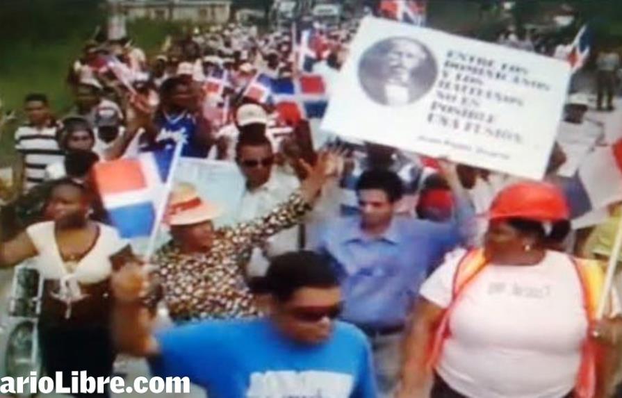 Marchan en Verón contra los haitianos