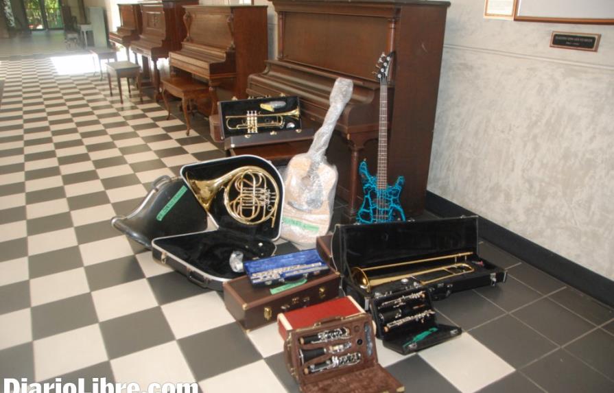 El Conservatorio recibe pianos y otros instrumentos