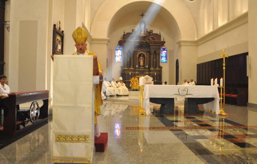 Sepultan restos de obispo Roque Adames Rodríguez en Catedral Santiago Apóstol