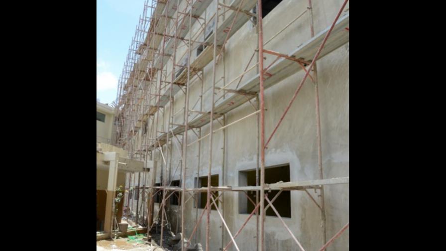 Se notan avances en las remodelaciones de los hospitales Darío Contreras y Luis Eduardo Aybar