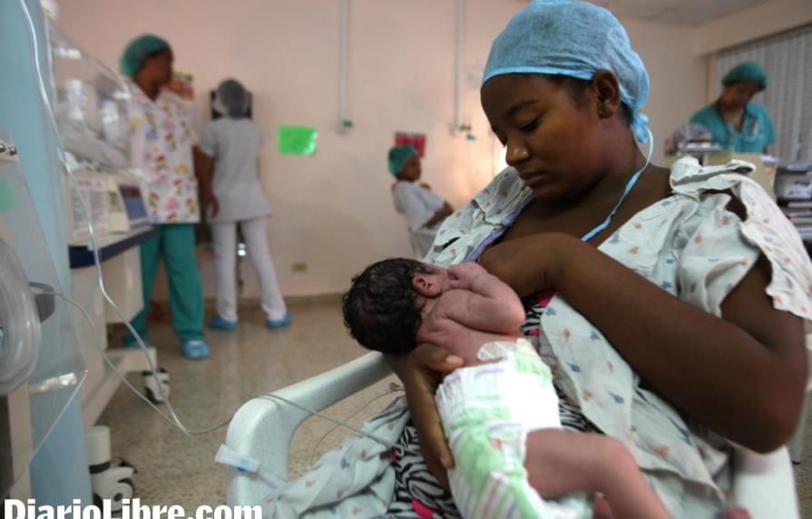 Amamantar recién nacidos salvaría medio millón de vidas al año, según Unicef