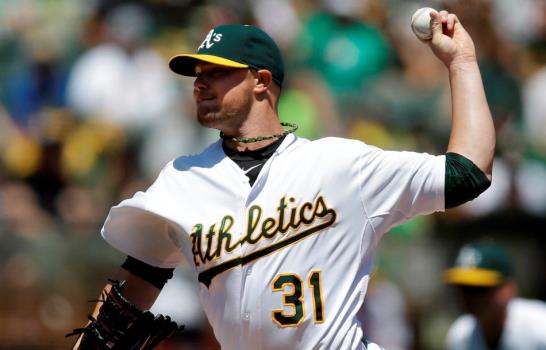 Jon Lester gana en su debut con los Atléticos de Oakland