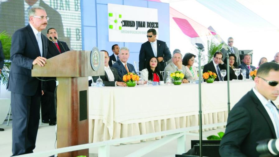 El Gobierno y el sector privado inician la construcción de 25,000 mil viviendas para sectores pobres