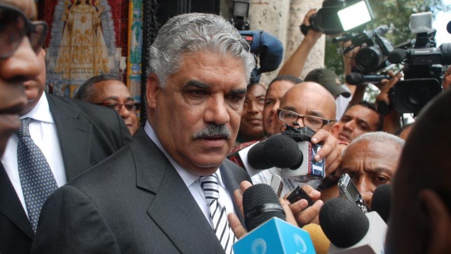 Miguel Vargas critica a Danilo por observar ley Miguel Vargas critica a Danilo por observar ley