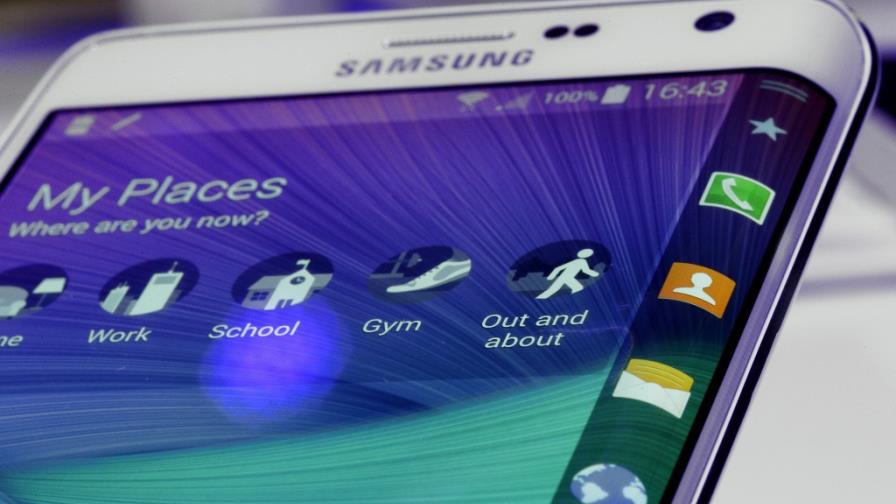 Samsung presenta teléfono con pantalla lateral Samsung presenta teléfono con pantalla lateral