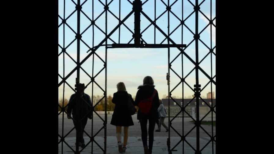 Alemania: Roban puerta de campo de concentración