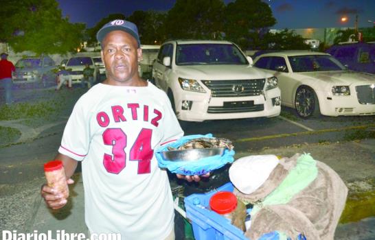 Viven de la pelota fuera de las líneas de cal; servicios demandan peloteros y fanáticos