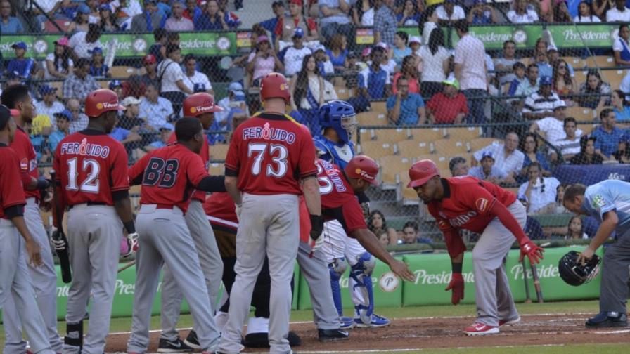 Escogido derrota al Licey y se emparejan en último lugar con 4-9 Escogido derrota al Licey y se emparejan en último lugar con 4-9