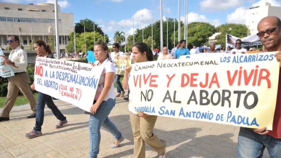 Obispos insisten en salvar la vida desde la concepción aun cuando la de la mujer corra riesgo Obispos insisten en salvar la vida desde la concepción aun cuando la de la mujer corra riesgo